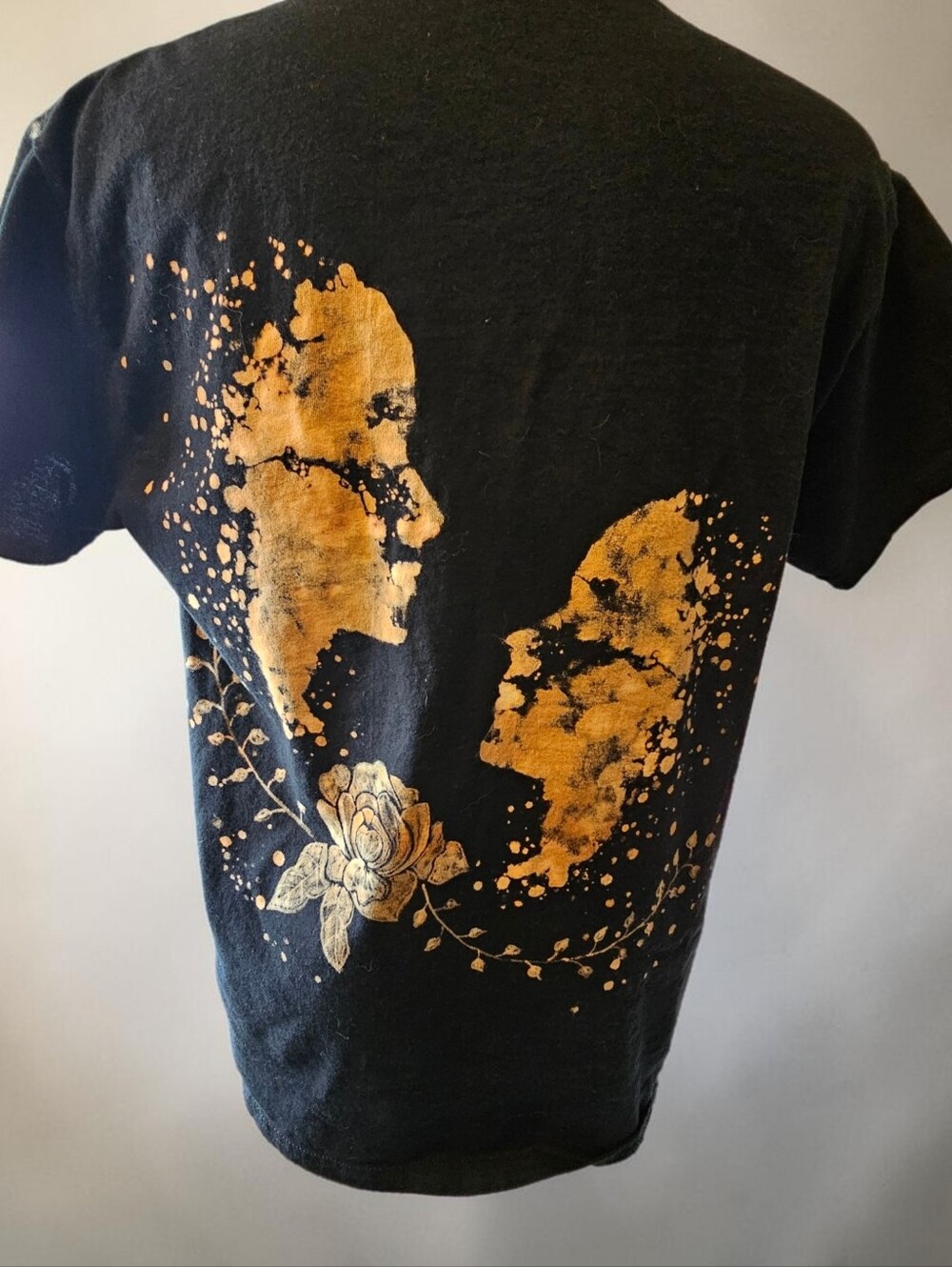 Handpainted T-shirt featuring stylized women and florals - Picture 1 of 4